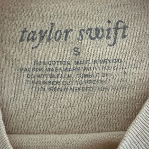 Taylor Swift | rare cream Folklore photo tshirt | size small - Picture 2 of 5